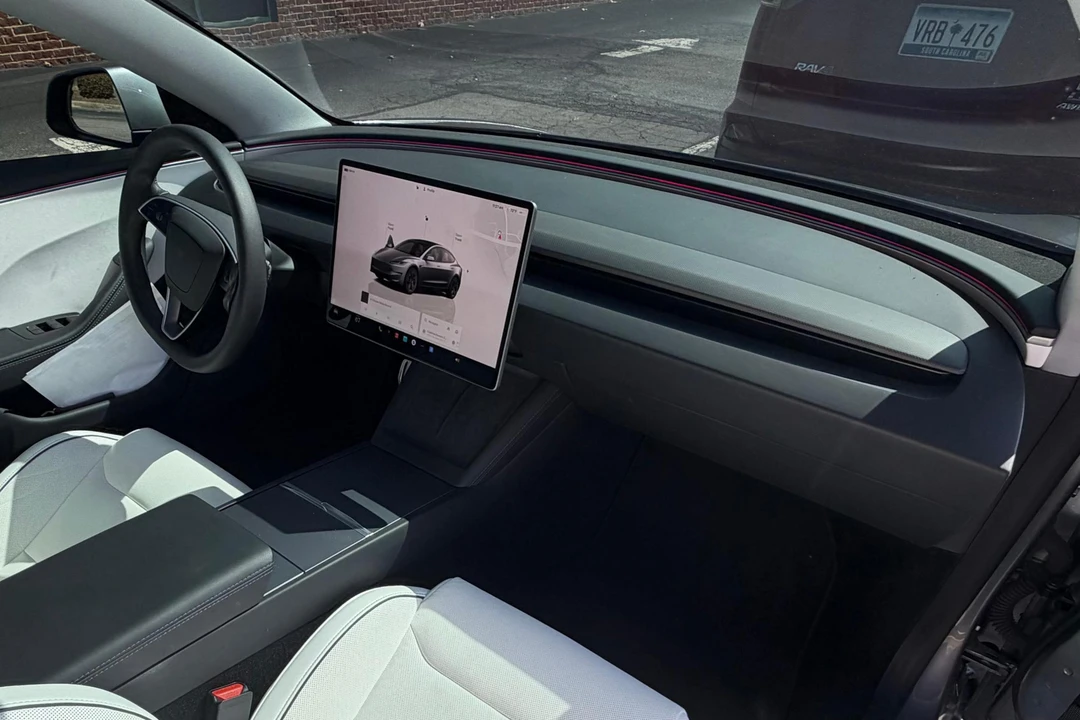 2025 Tesla Model 3 Performance - Image 31 of 31