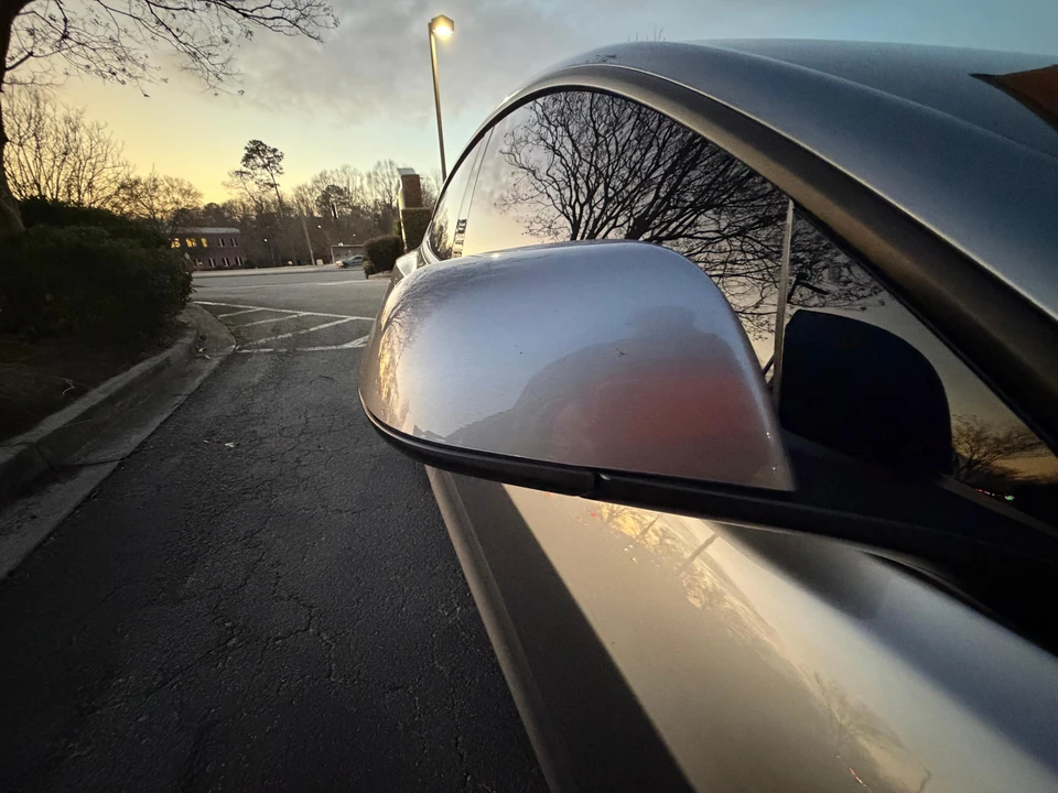 2025 Tesla Model 3 Performance - Image 23 of 31