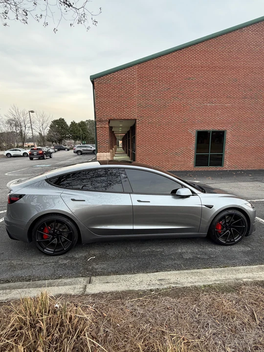 2025 Tesla Model 3 Performance - Image 16 of 31