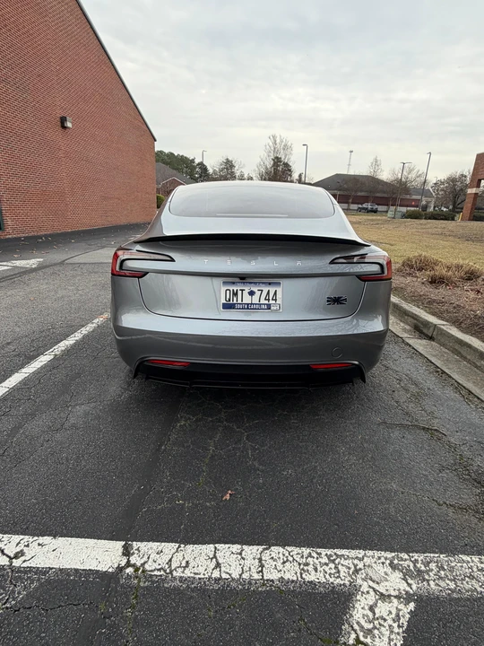 2025 Tesla Model 3 Performance - Image 14 of 31