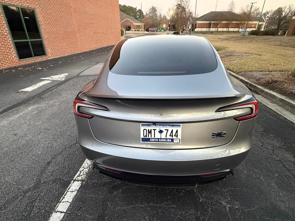 2025 Tesla Model 3 Performance - Image 9 of 31