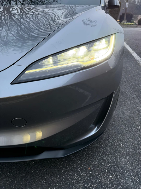 2025 Tesla Model 3 Performance - Image 19 of 31