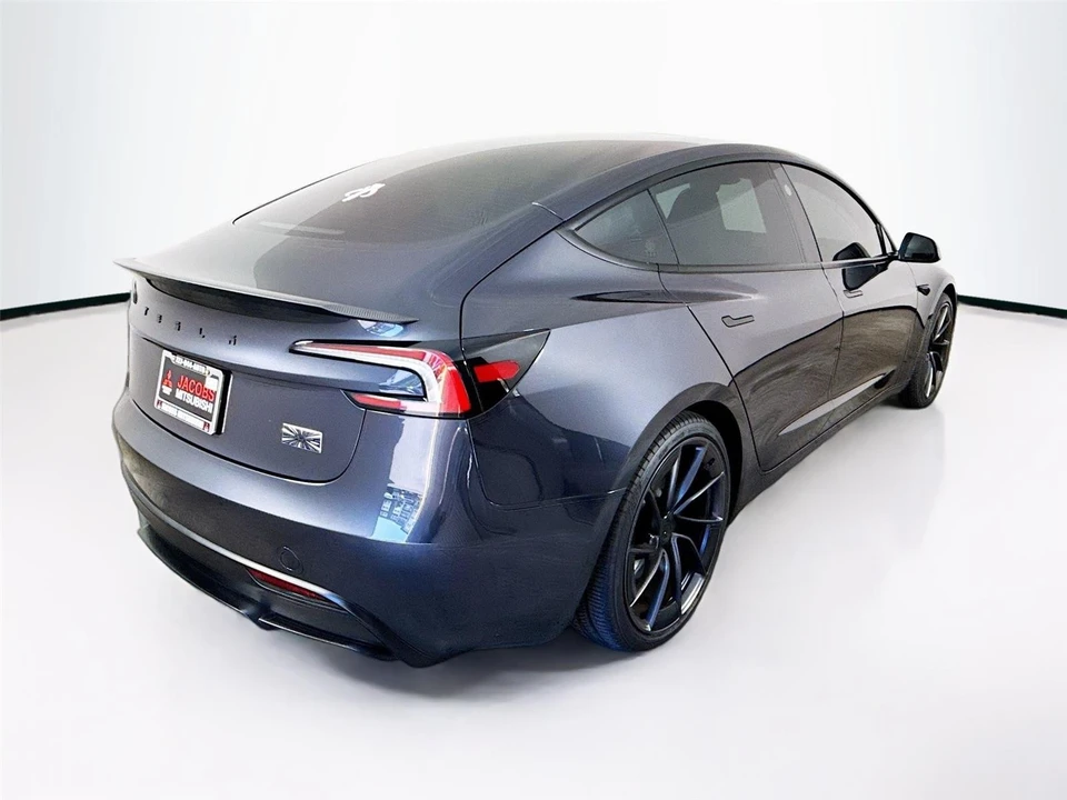 2025 Tesla Model 3 Performance - Image 16 of 18