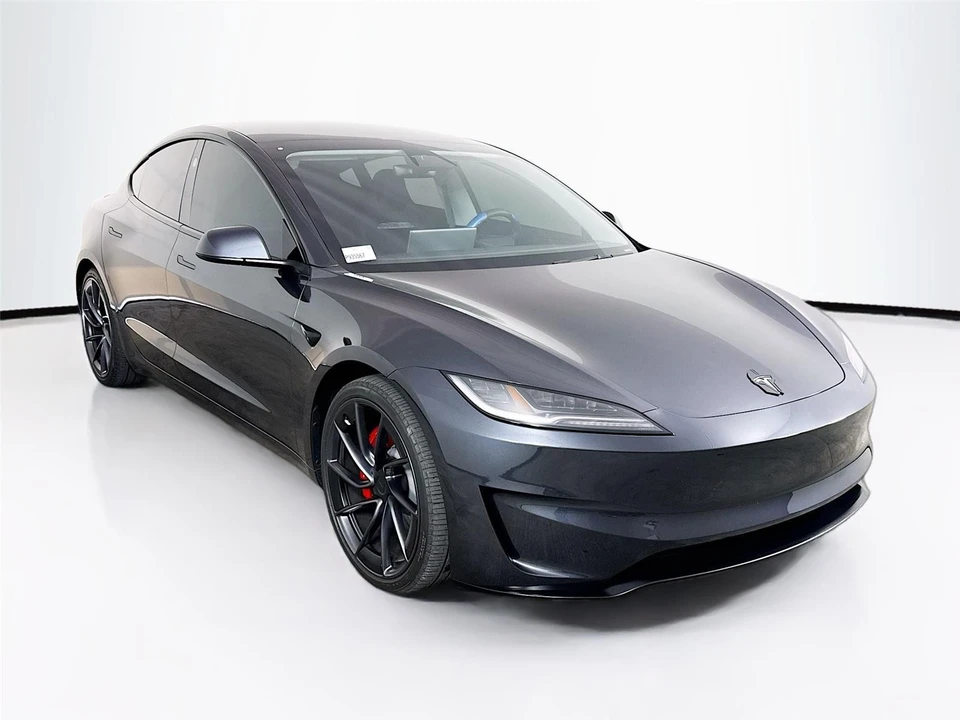 2025 Tesla Model 3 Performance - Image 14 of 18