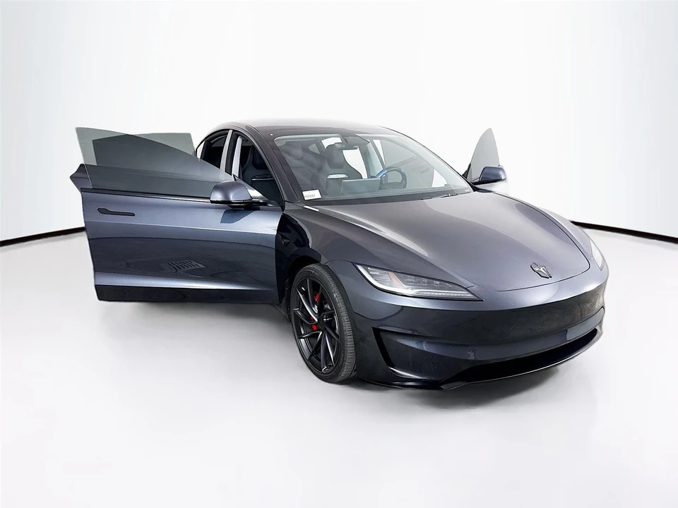 2025 Tesla Model 3 Performance - Image 17 of 18