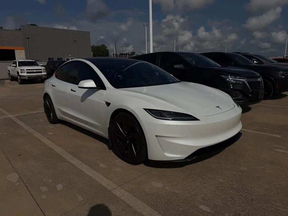 2025 Tesla Model 3 Performance - Image 7 of 9