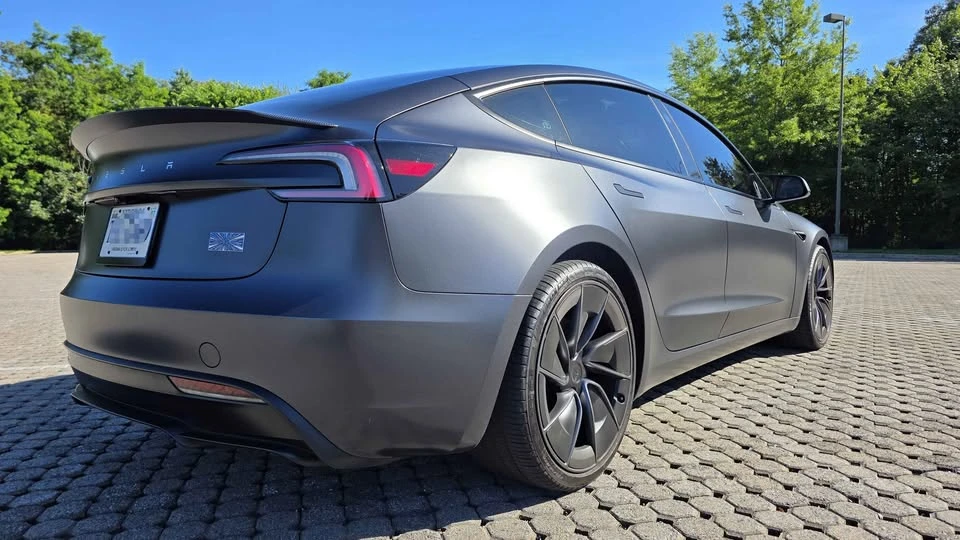 2025 Tesla Model 3 Performance - Image 7 of 21