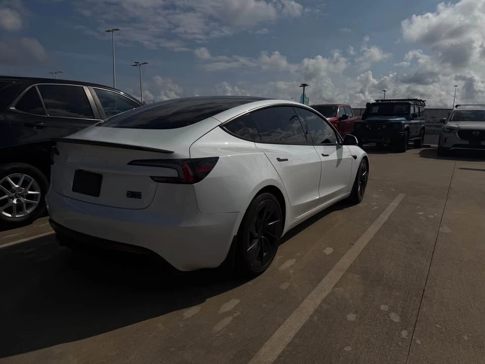 2025 Tesla Model 3 Performance - Image 8 of 9