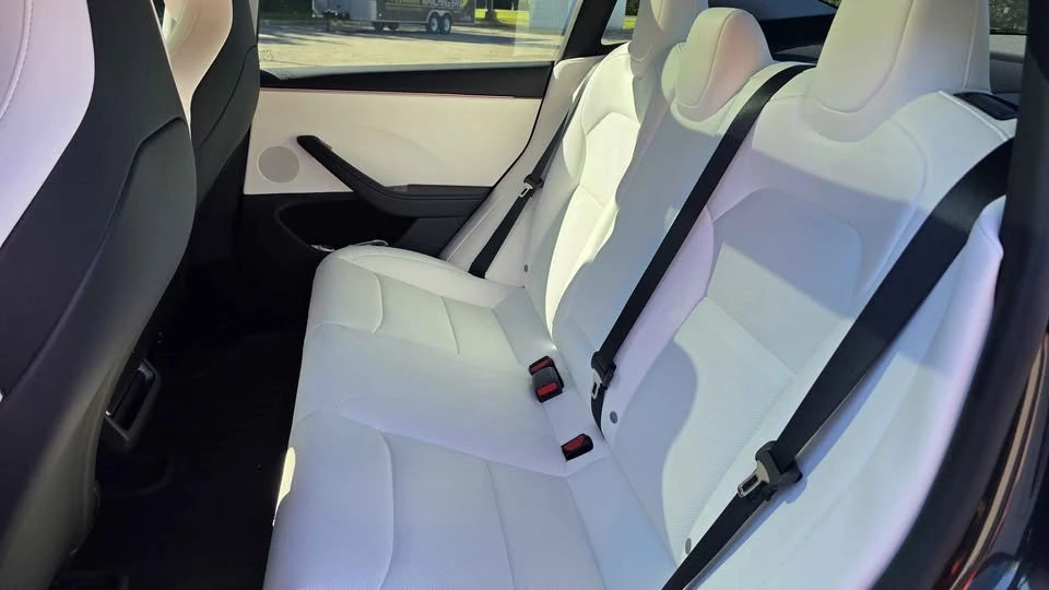 2025 Tesla Model 3 Performance - Image 17 of 21