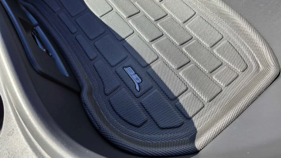 2025 Tesla Model 3 Performance - Image 14 of 21