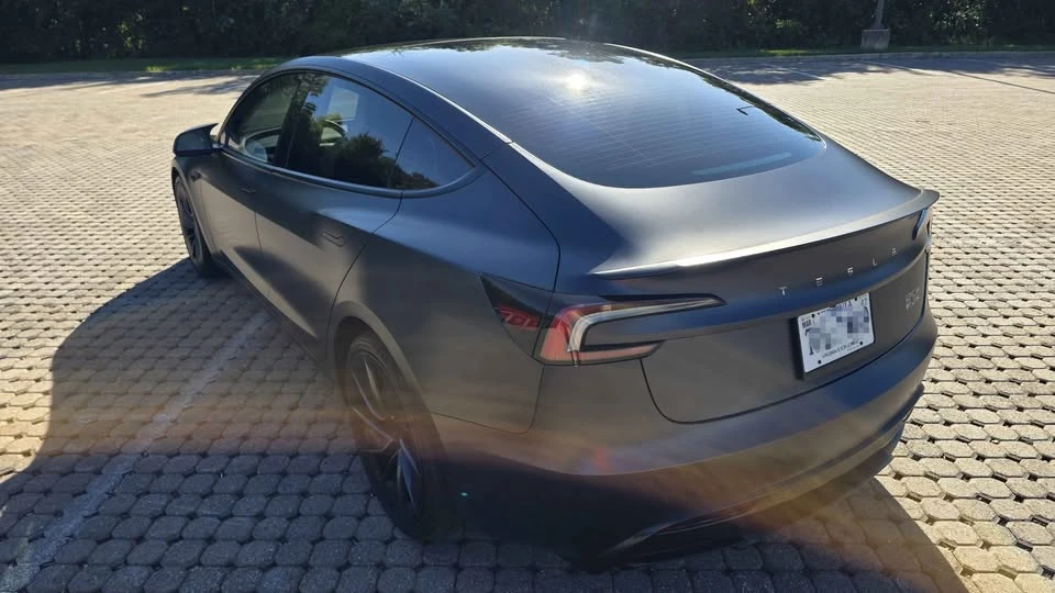 2025 Tesla Model 3 Performance - Image 9 of 21