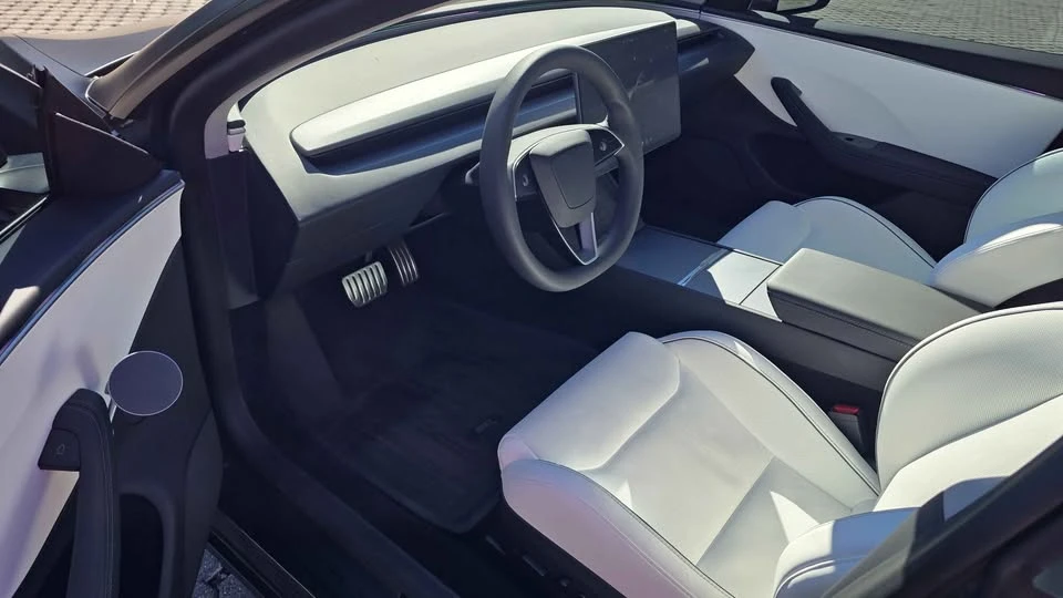 2025 Tesla Model 3 Performance - Image 20 of 21