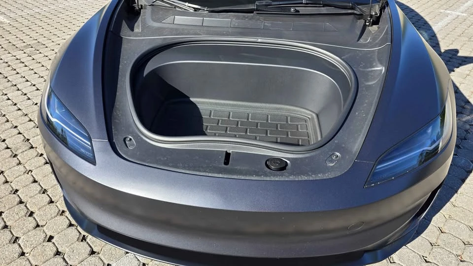 2025 Tesla Model 3 Performance - Image 12 of 21