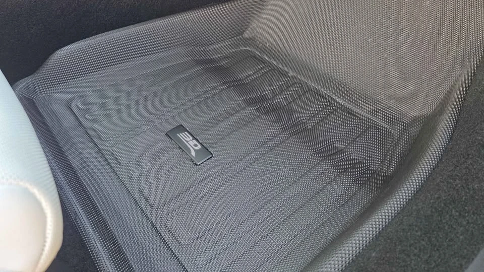 2025 Tesla Model 3 Performance - Image 15 of 21