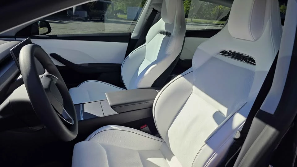 2025 Tesla Model 3 Performance - Image 18 of 21