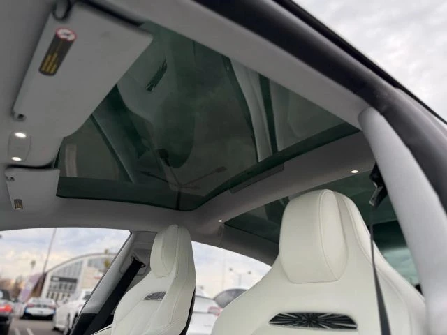 2025 Tesla Model 3 Performance - Image 18 of 21