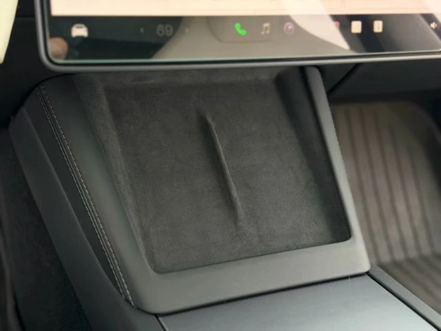 2025 Tesla Model 3 Performance - Image 19 of 21
