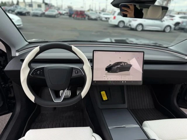 2025 Tesla Model 3 Performance - Image 16 of 21
