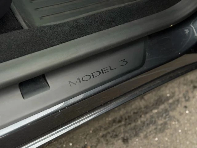 2025 Tesla Model 3 Performance - Image 13 of 21