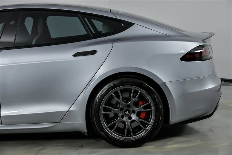 2025 Tesla Model S Plaid - Image 9 of 21