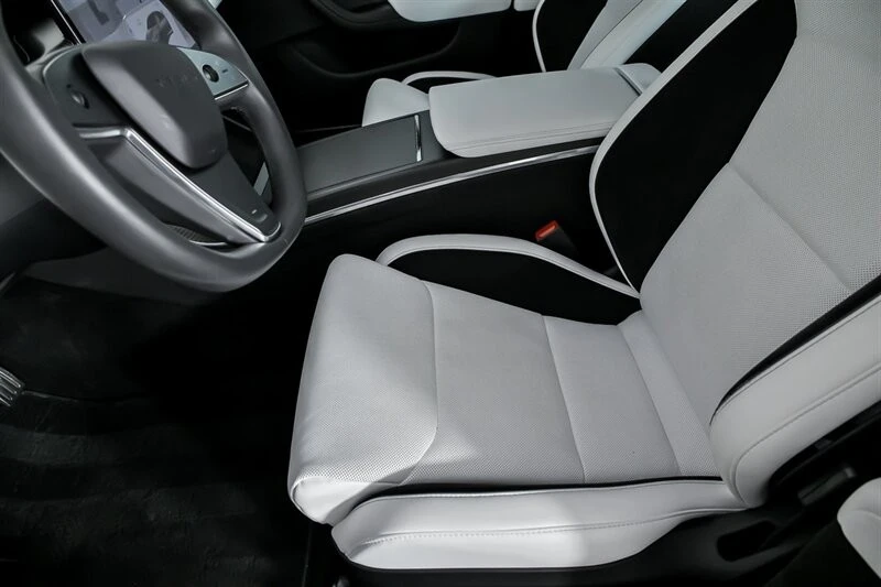 2025 Tesla Model S Plaid - Image 19 of 21
