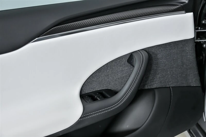 2025 Tesla Model S Plaid - Image 17 of 21