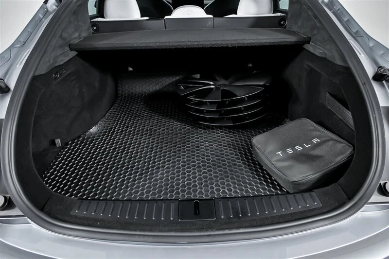 2025 Tesla Model S Plaid - Image 16 of 21
