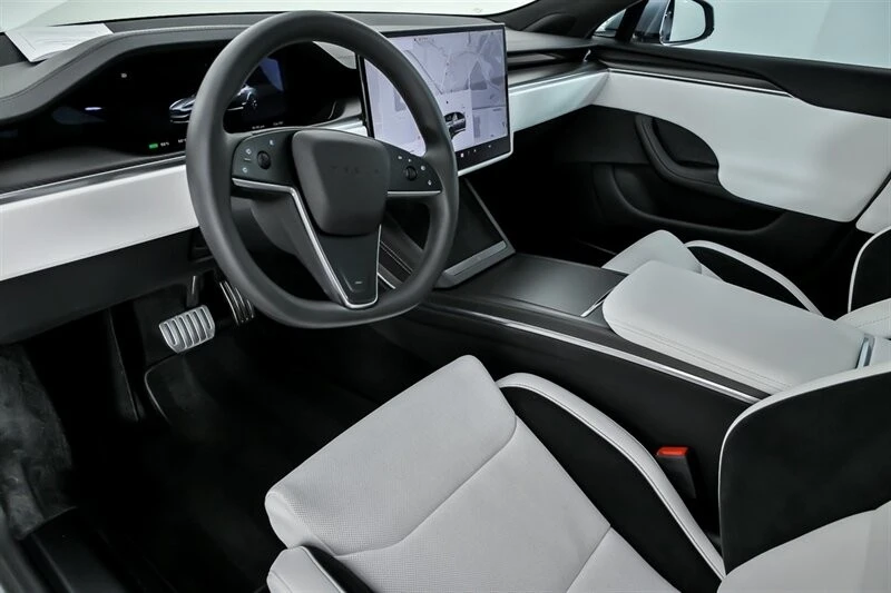 2025 Tesla Model S Plaid - Image 18 of 21