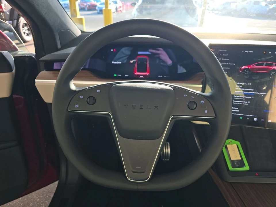 2025 Tesla Model X - Image 6 of 10