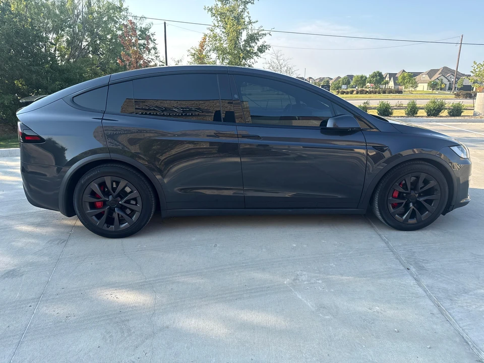2025 Tesla Model X Plaid - Image 17 of 31