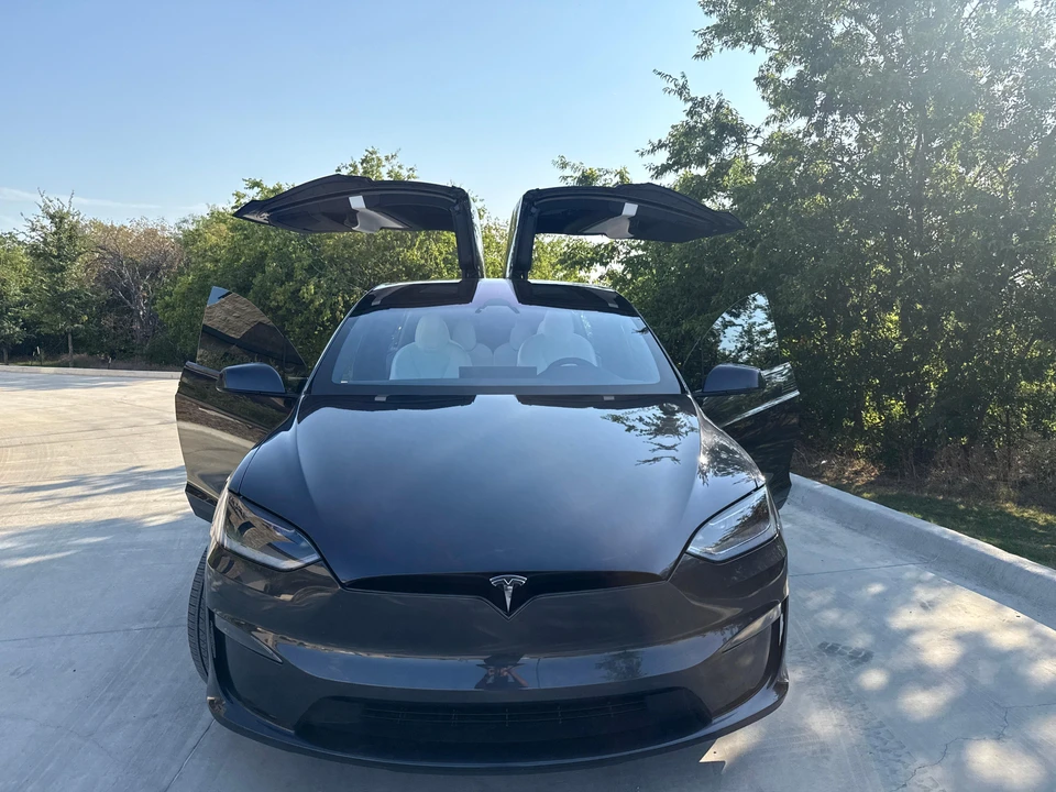 2025 Tesla Model X Plaid - Image 7 of 31