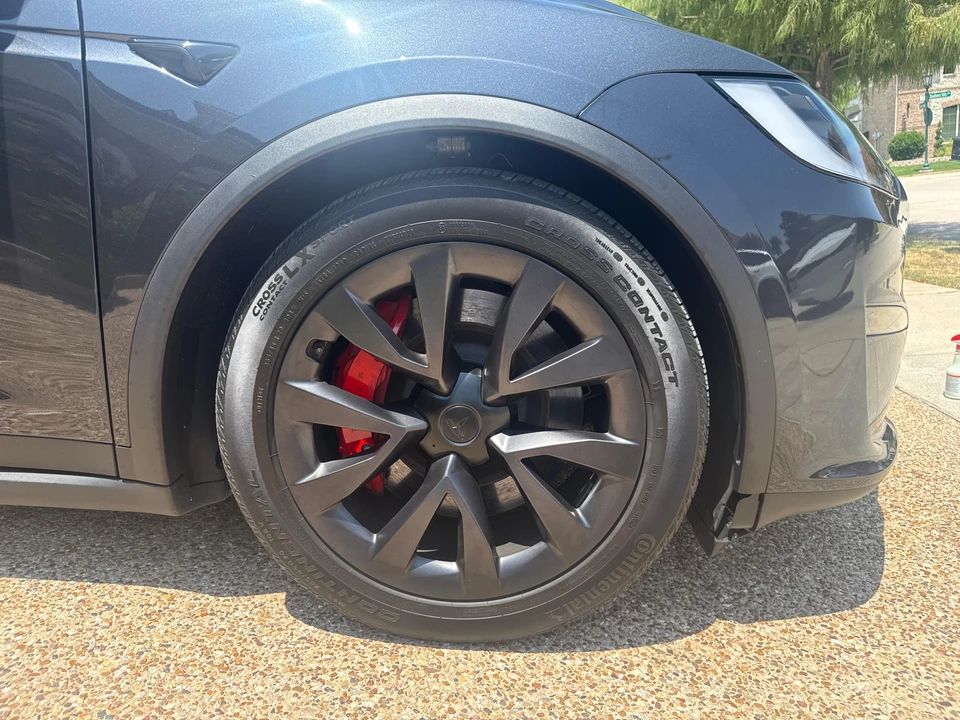 2025 Tesla Model X Plaid - Image 23 of 31