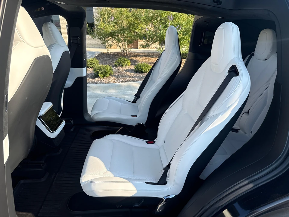 2025 Tesla Model X Plaid - Image 31 of 31
