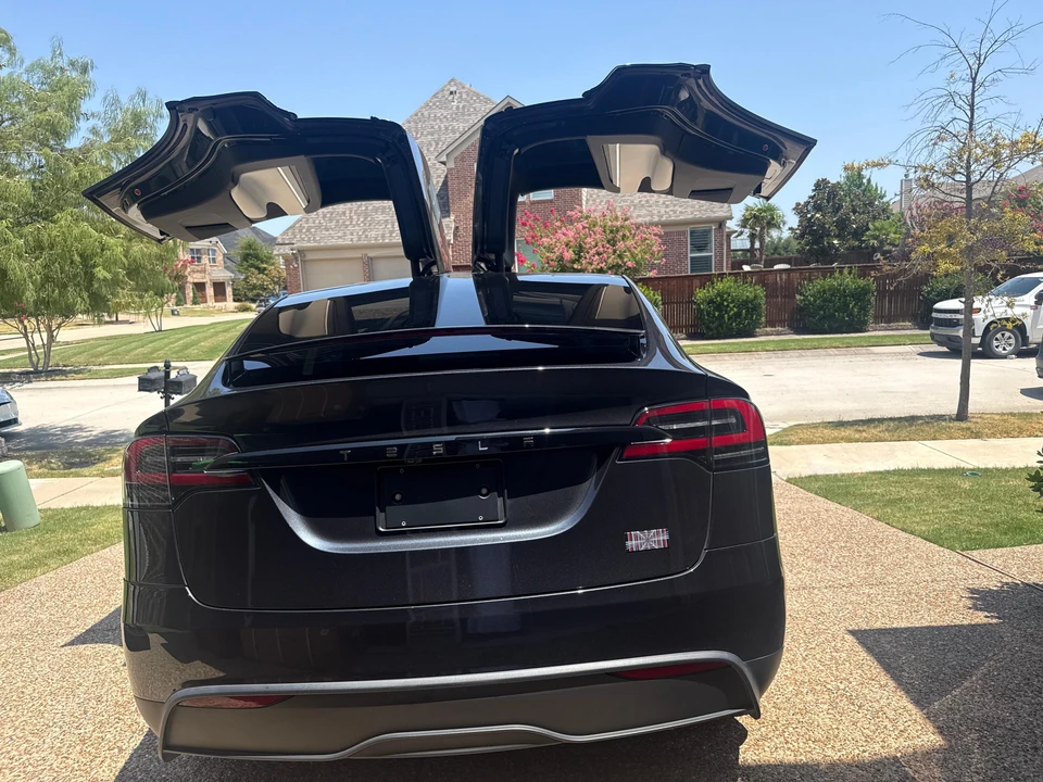 2025 Tesla Model X Plaid - Image 14 of 31