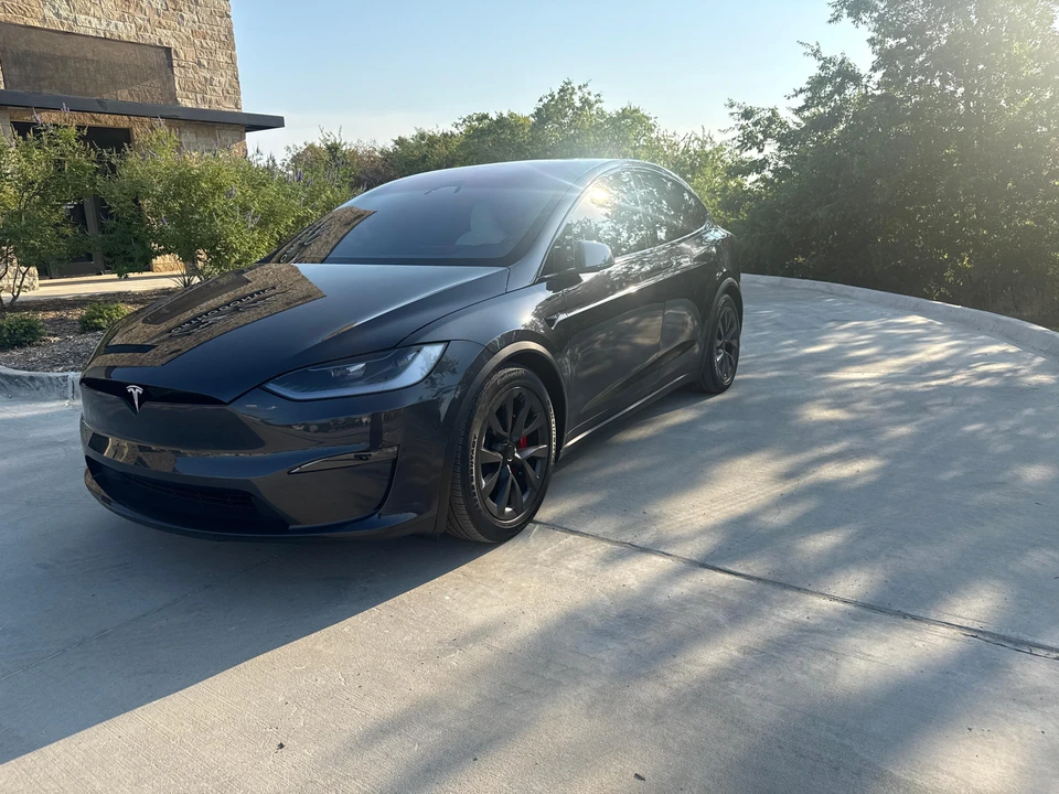 2025 Tesla Model X Plaid - Image 9 of 31