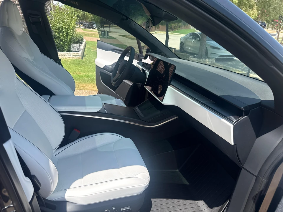 2025 Tesla Model X Plaid - Image 30 of 31