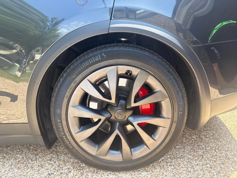 2025 Tesla Model X Plaid - Image 21 of 31