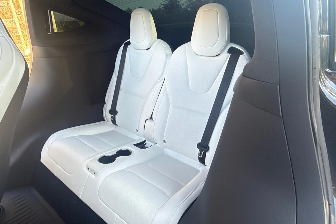 2025 Tesla Model X Plaid - Image 27 of 31