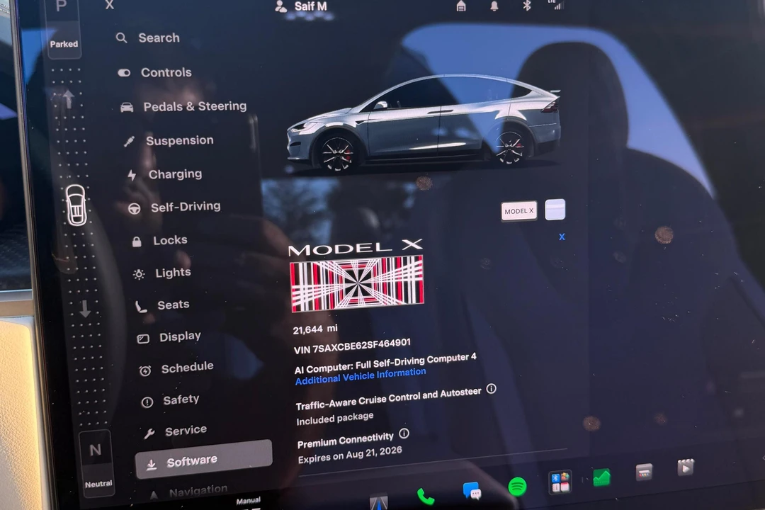 2025 Tesla Model X Plaid - Image 28 of 31