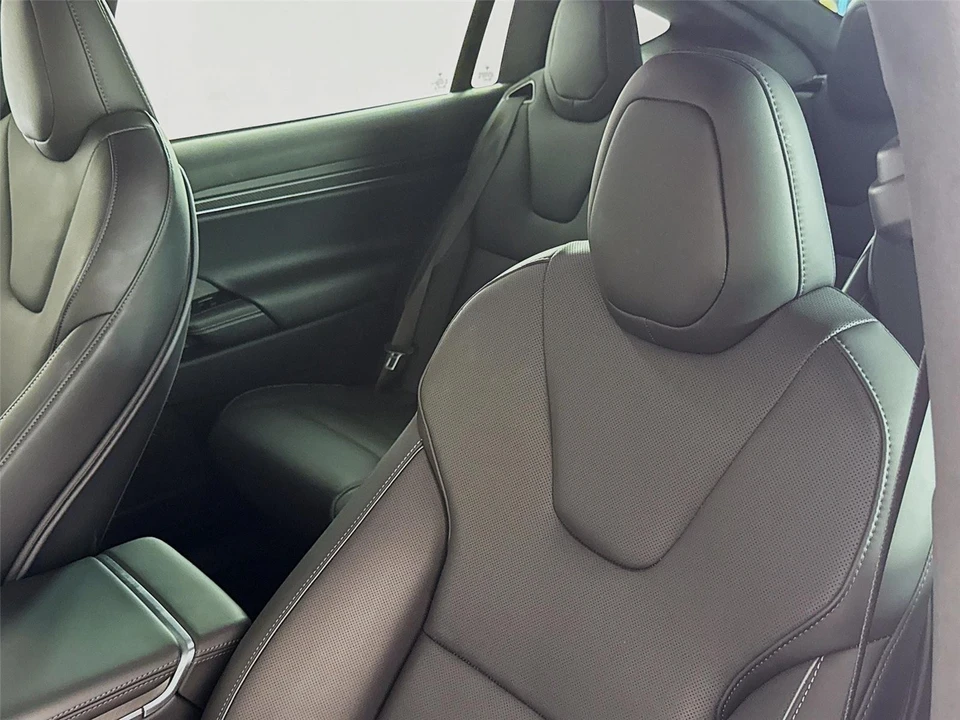 2025 Tesla Model X Plaid - Image 11 of 14