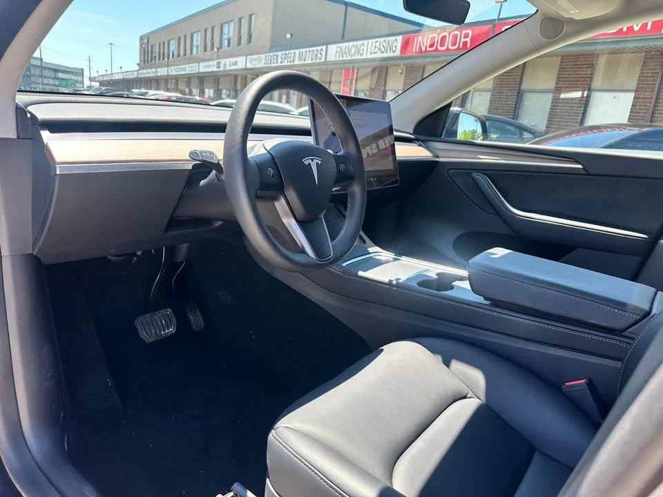 2025 Tesla Model Y - Image 11 of 17