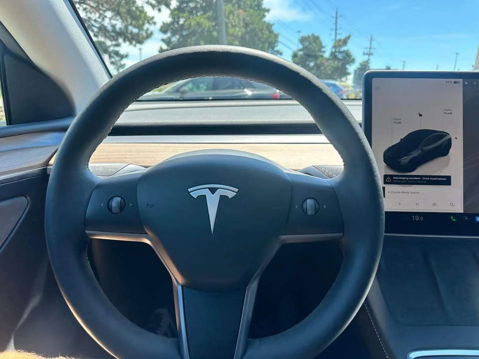2025 Tesla Model Y - Image 12 of 17