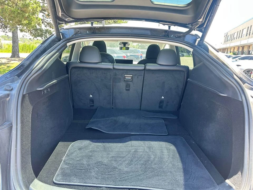 2025 Tesla Model Y - Image 15 of 17