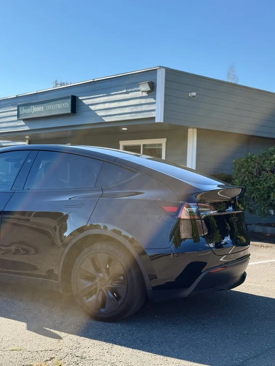 2025 Tesla Model Y - Image 5 of 7