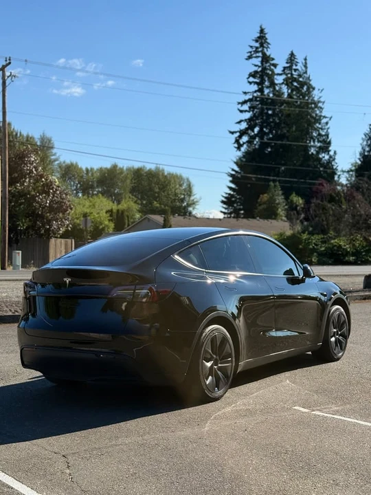 2025 Tesla Model Y - Image 6 of 7
