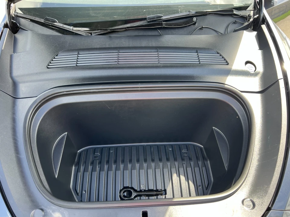 2025 Tesla Model Y - Image 12 of 21