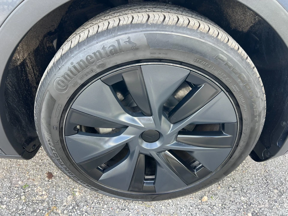 2025 Tesla Model Y - Image 10 of 21