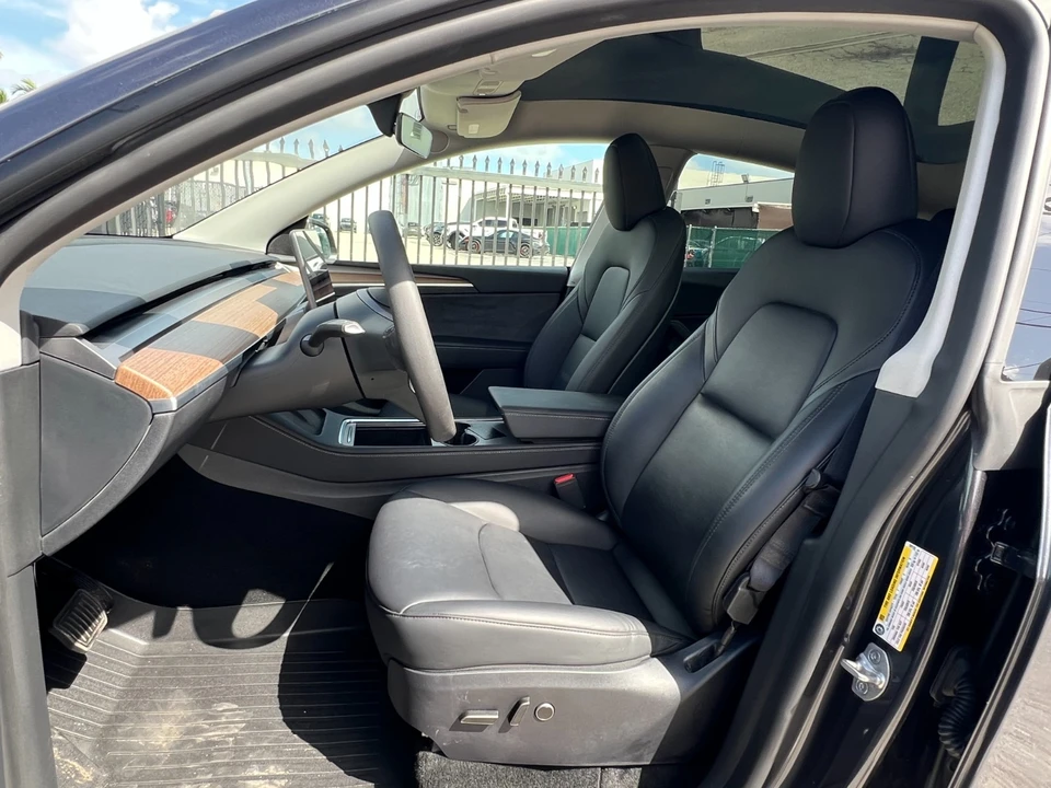2025 Tesla Model Y - Image 13 of 21