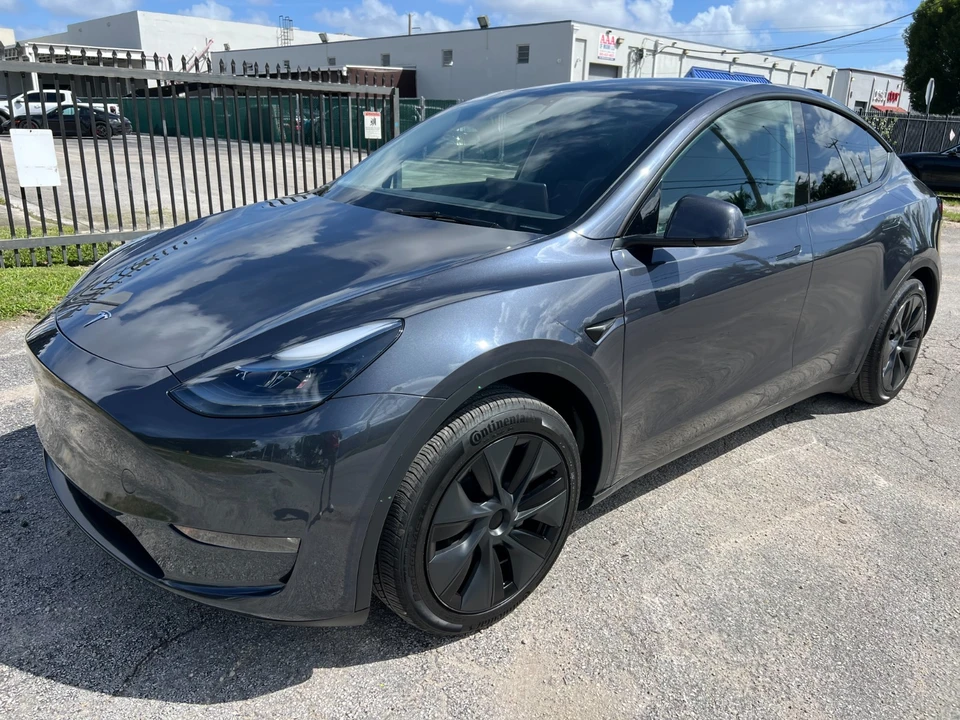 2025 Tesla Model Y - Image 4 of 21