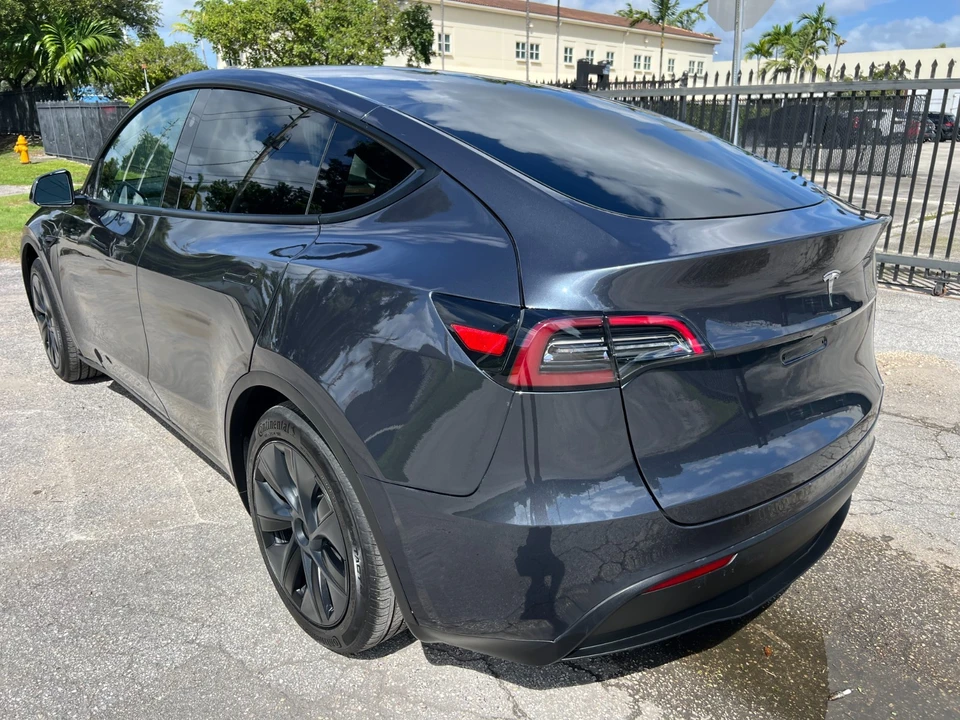 2025 Tesla Model Y - Image 6 of 21